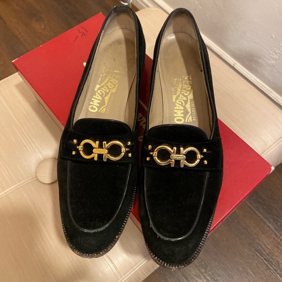 VINTAGE SALVATORE FERRAGAMO BLACK SUEDE LOAFERS 7.5 AA NARROW FLATS - Picture 2 of 9